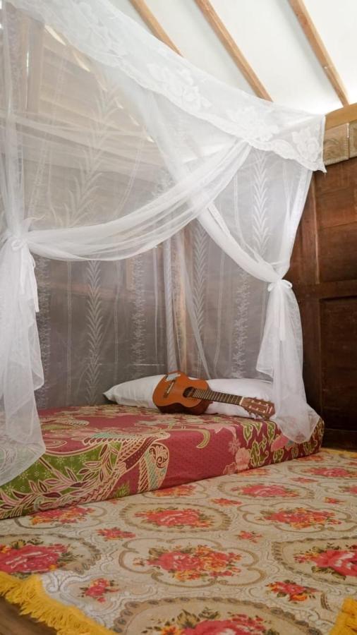 Vh Surf Camp Apartment Pacitan Exterior photo